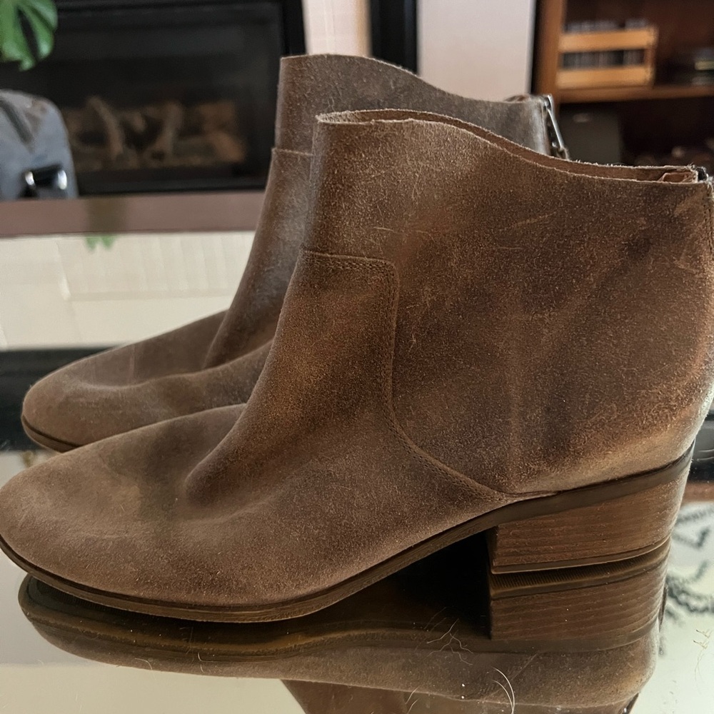 Lucky Brand - Putty Gray-brown leather suede booties - size 9.5 - GUC